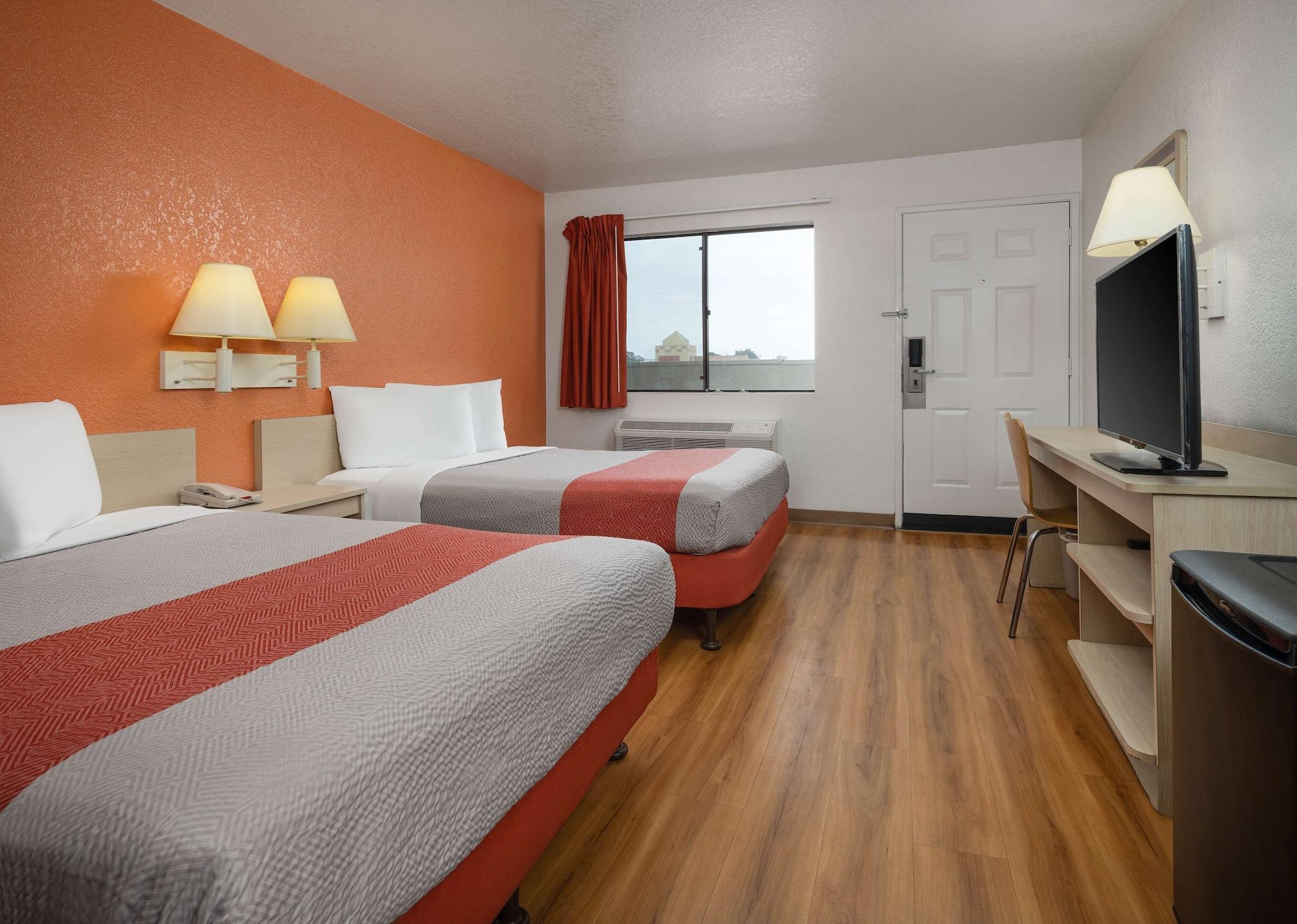 Motel 6-Buena Park, Ca - Knotts Berry Farm - Disneyland Dış mekan fotoğraf