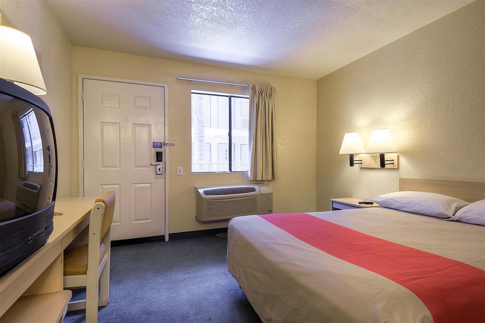 Motel 6-Buena Park, Ca - Knotts Berry Farm - Disneyland Dış mekan fotoğraf