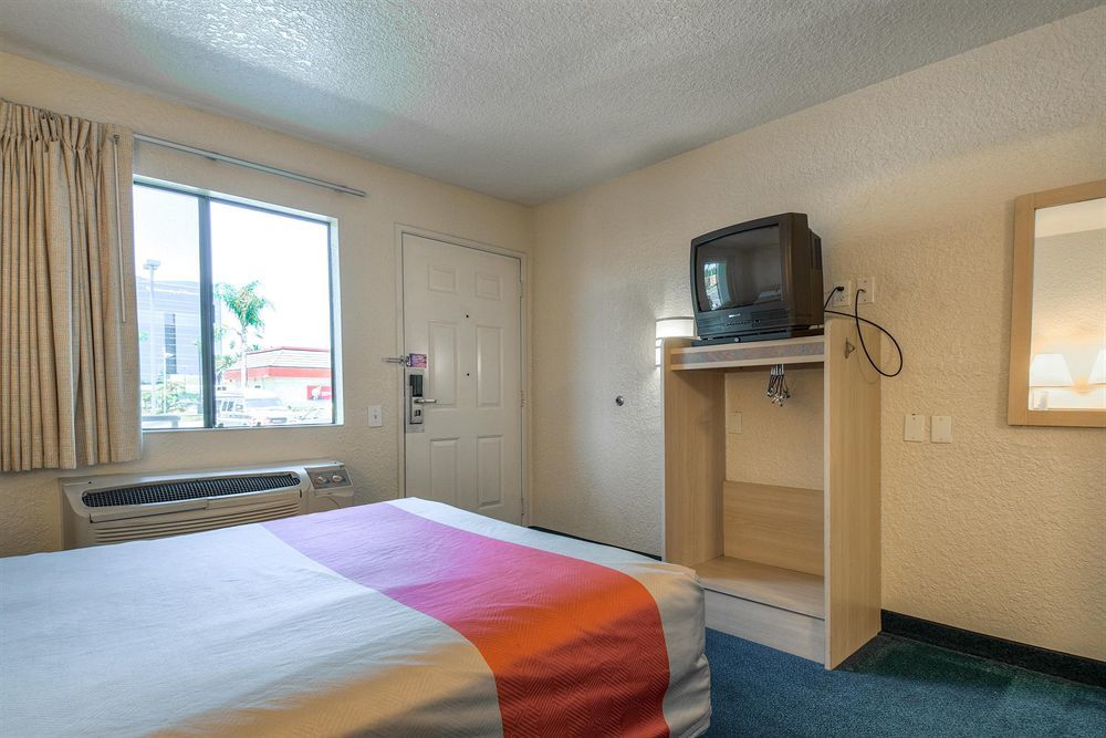 Motel 6-Buena Park, Ca - Knotts Berry Farm - Disneyland Dış mekan fotoğraf